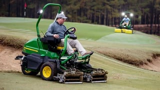 John Deere 2750 PrecisionCut™ Product Image