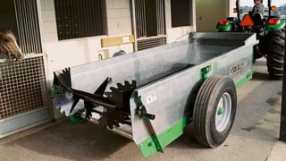 Image of Chain-Unloading Manure Spreaders