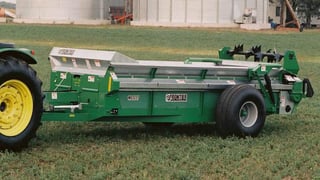 Image of Large Chain-Unloading Manure Spreaders