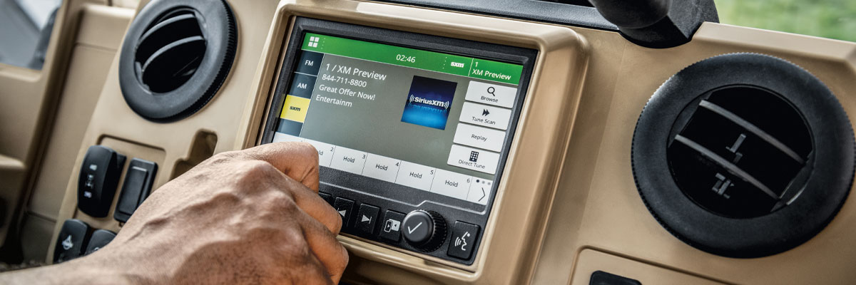 John Deere 835r Signature Gator Dash