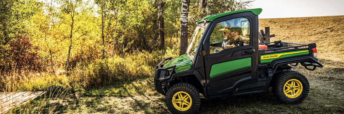 John Deere 835r Gator utiltiy vehicle