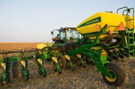 1720 CCS with 3523.9 L (100 bu) of seed capacity