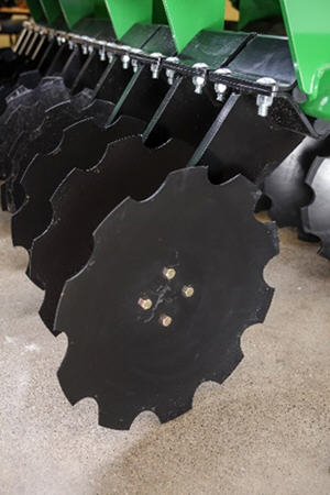 Individually mounted blades