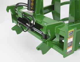 Round bale hugger global hitch