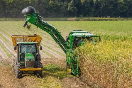 CH570 Harvester reentering the field