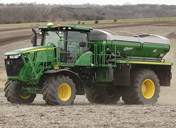 F4365 spreading in the field