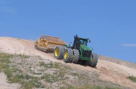 Descending a landfill with a single ejector