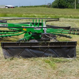 Swath curtain controls windrow formation