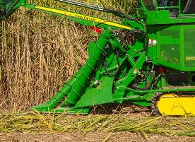 Floating crop dividers ensure proper ground contact