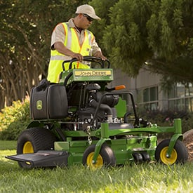 Mowing a tight area with 652R QuikTrak