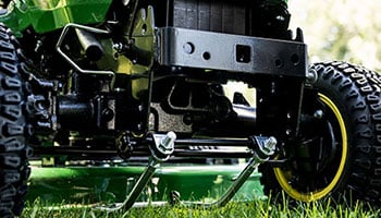 Heavy-duty cast front axle (4WD shown)