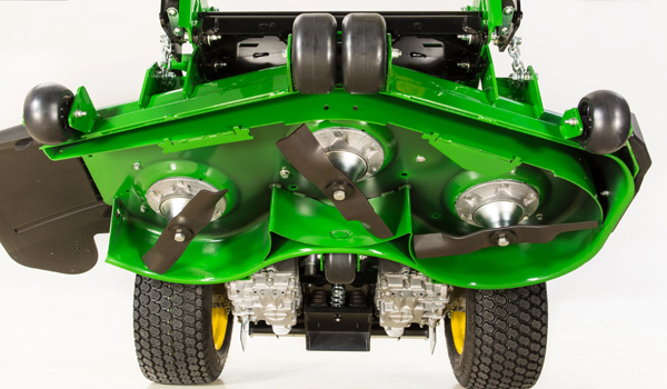 Underside of 48-in. (122-cm) 7Iron PRO Mower Deck