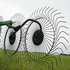 High-quality hay with larger raking wheels