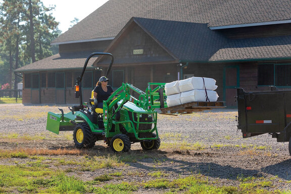 Pre-Owned John Deere 1023E Compact Tractor with 120R Loader in Loxahatchee, FL Photo 4