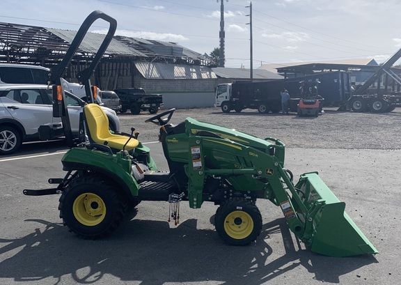 Pre-Owned John Deere 1023E in Largo, FL Photo 5