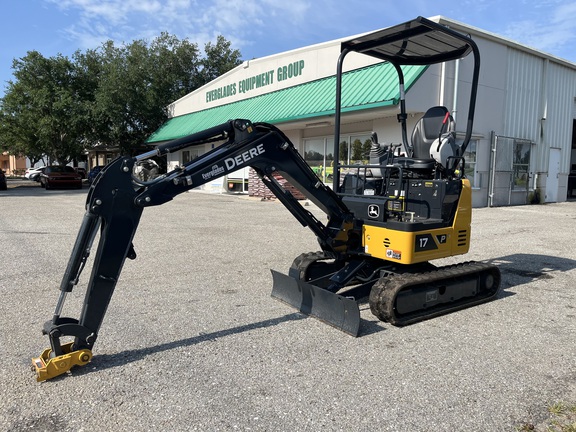 Image of John Deere 17 P