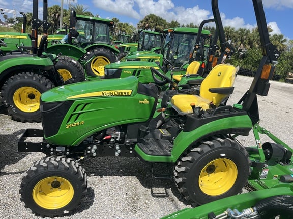 Image of John Deere 2025R