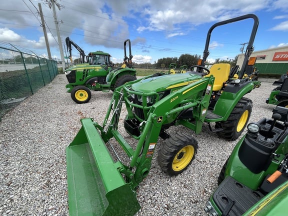 Image of John Deere 2032R