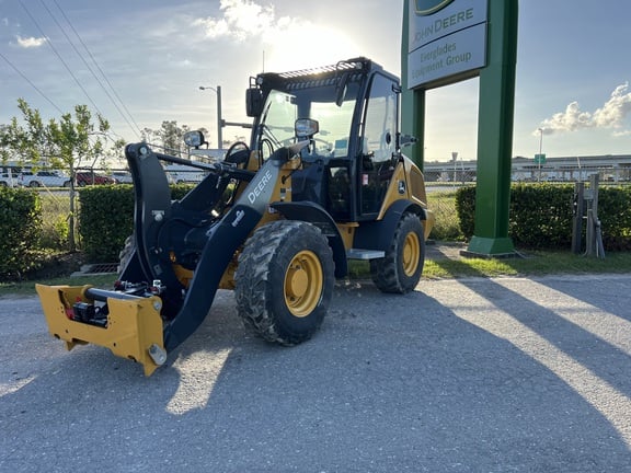 Image of John Deere 204 G