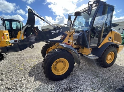 Image of John Deere 204 G
