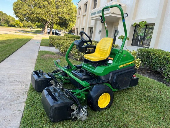 Image of John Deere 2700