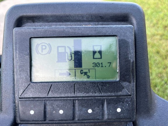 Pre-Owned John Deere 2700 in Boynton Beach, FL Photo 6