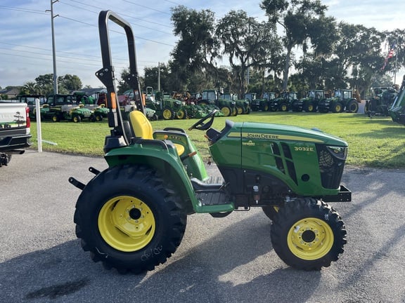Image of John Deere 3032E