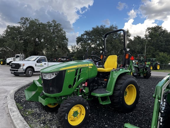 Image of John Deere 3033R