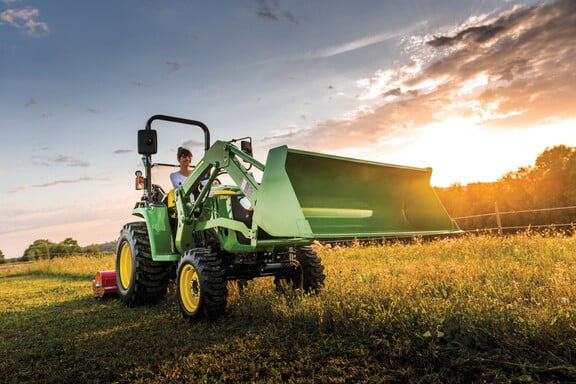 Pre-Owned John Deere 3038E Compact Utility Tractor with 300E Loader Loader in Homestead, FL Photo 5