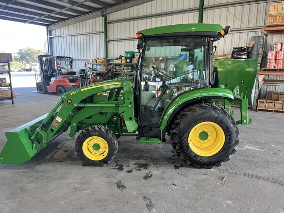 Image of John Deere 3039R