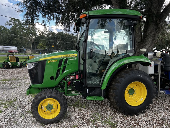 Image of John Deere 3039R