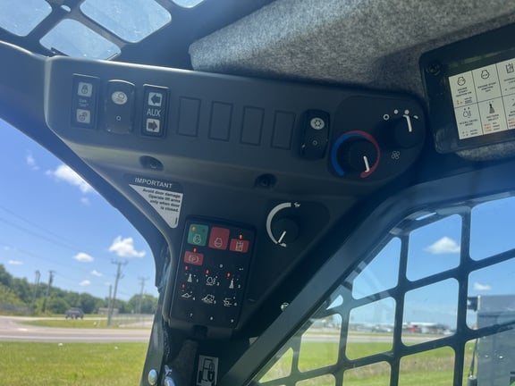 Pre-Owned John Deere 325G in Okeechobee, FL Photo 6