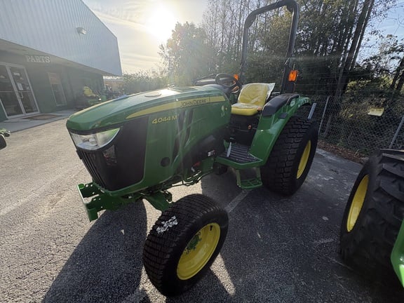 Image of John Deere 4044M