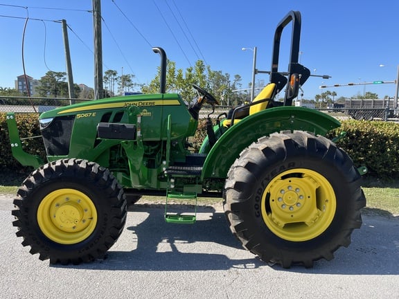 Image of John Deere 5067E