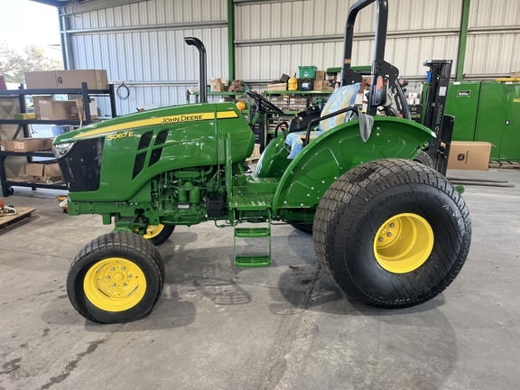 Image of John Deere 5067E