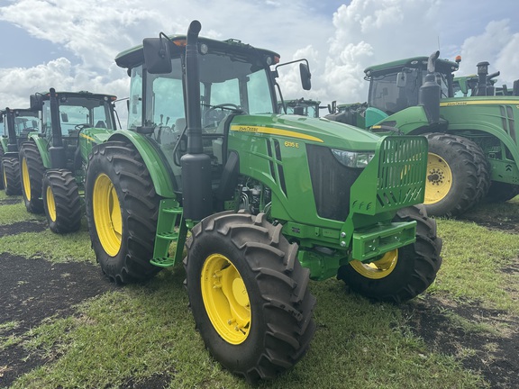Image of John Deere 6135E