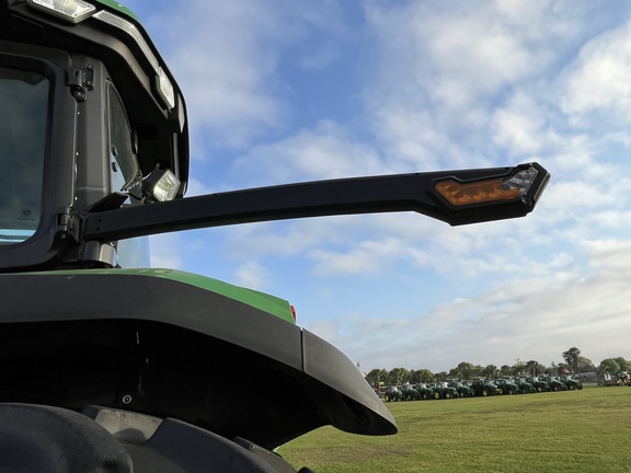 Pre-Owned John Deere 8R 250 in Okeechobee, FL Photo 5