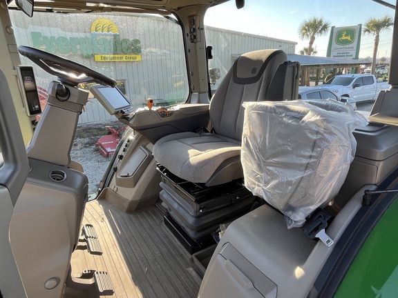 Pre-Owned John Deere 8R 250 in Okeechobee, FL Photo 5