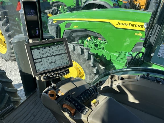 Pre-Owned John Deere 8R 250 in Palmetto, FL Photo 5