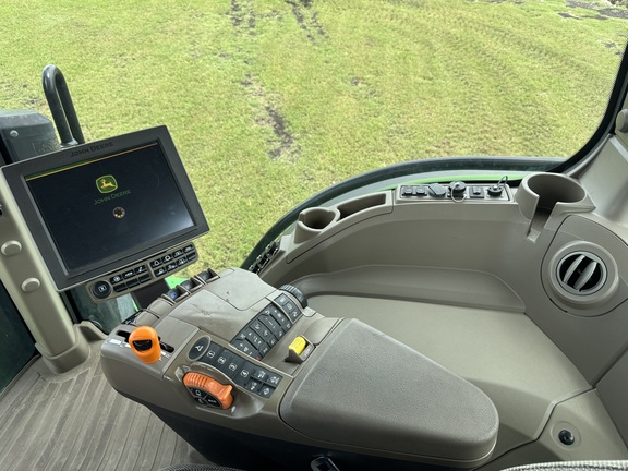 Pre-Owned John Deere 8R 250 in Belle Glade, FL Photo 5