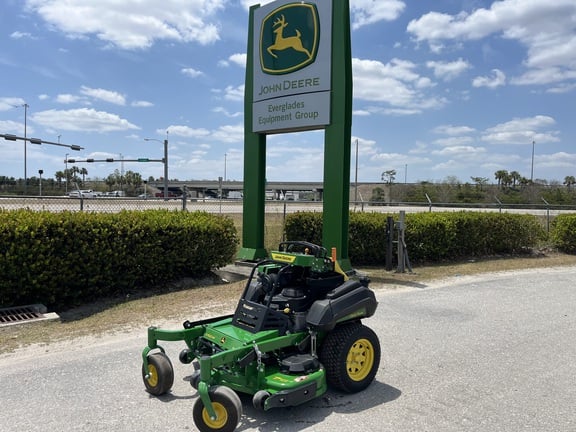 Image of John Deere Q820M