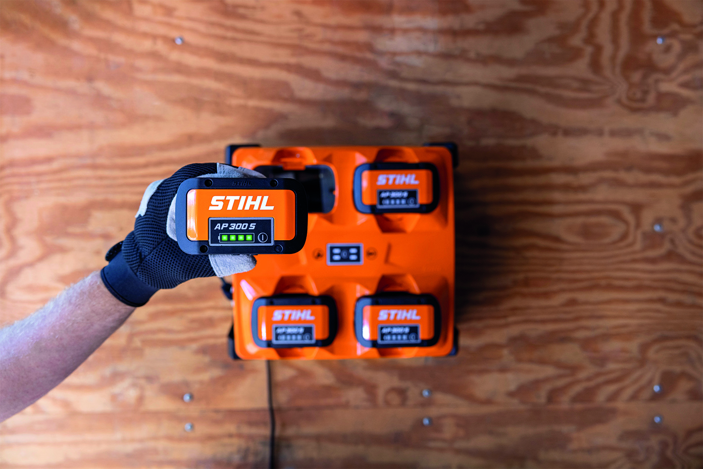 Alternate Image of STIHL AL 301-4 Multi Charger Charger