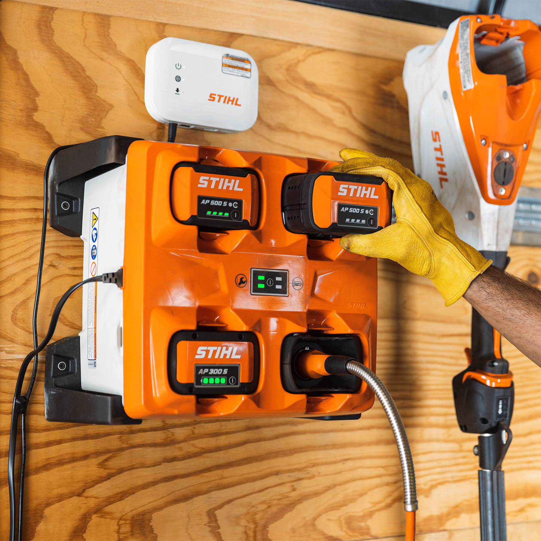 Alternate Image of STIHL AL 301-4 Multi Charger Charger