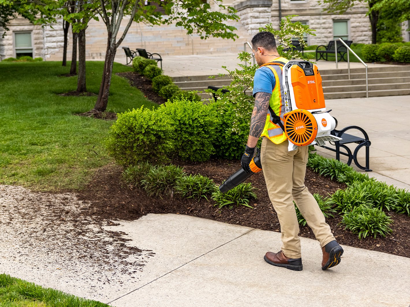 Alternate Image of STIHL BGA 300 Battery Blower
