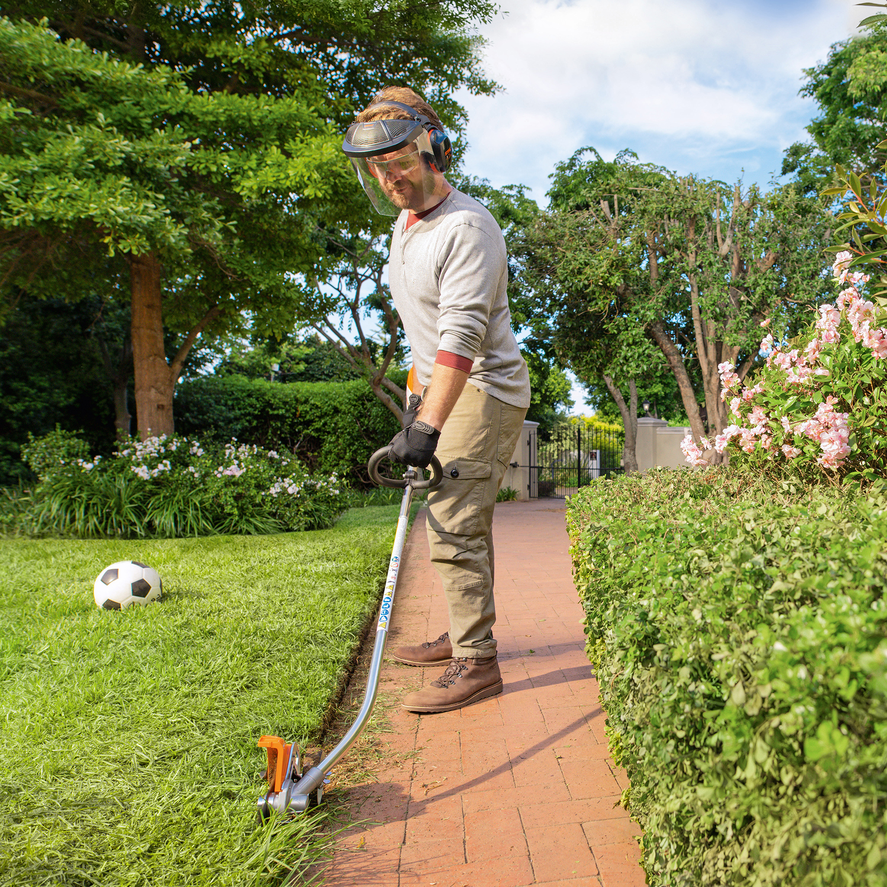 Alternate Image of STIHL FCA 80 Battery Edger