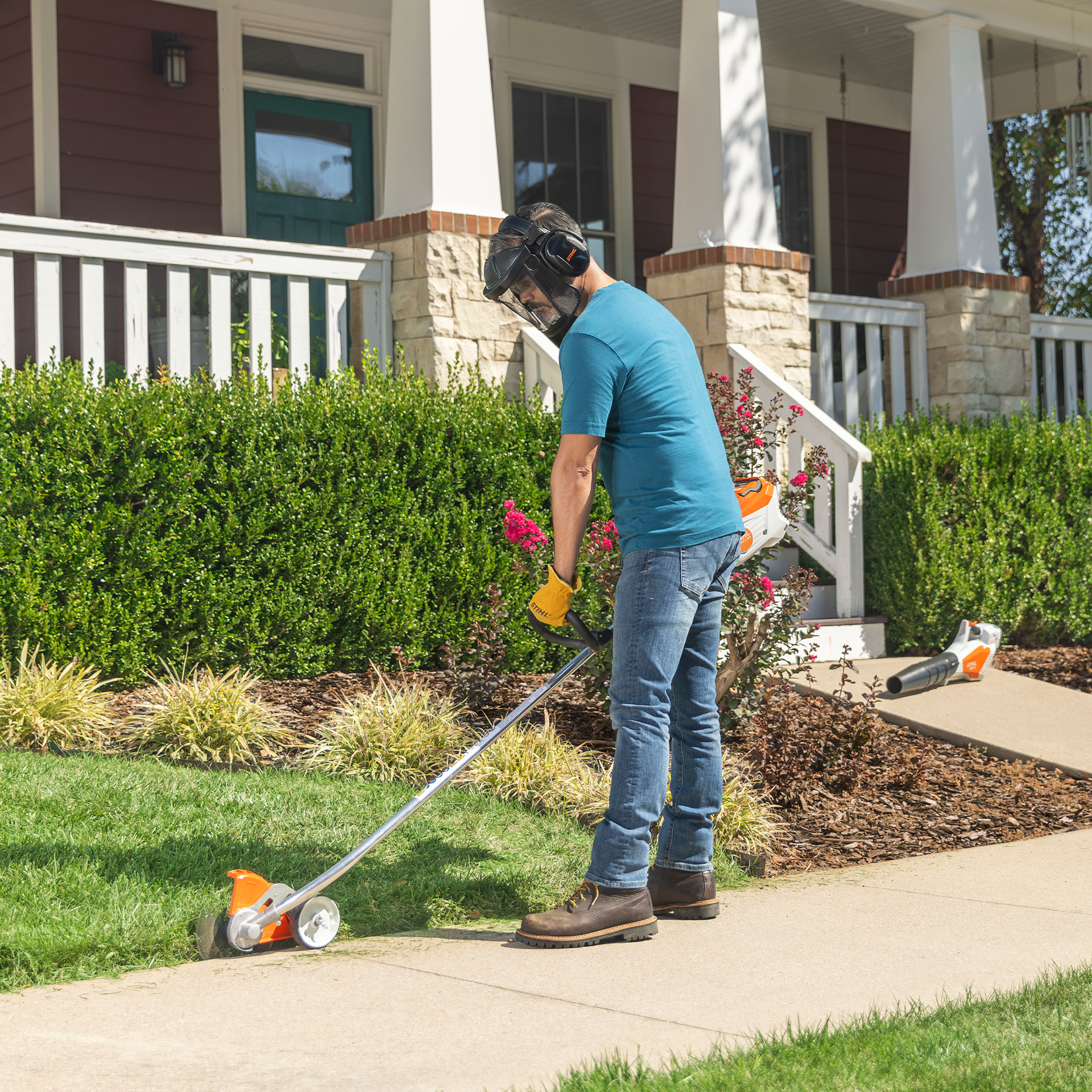 Alternate Image of STIHL FCA 80 Battery Edger
