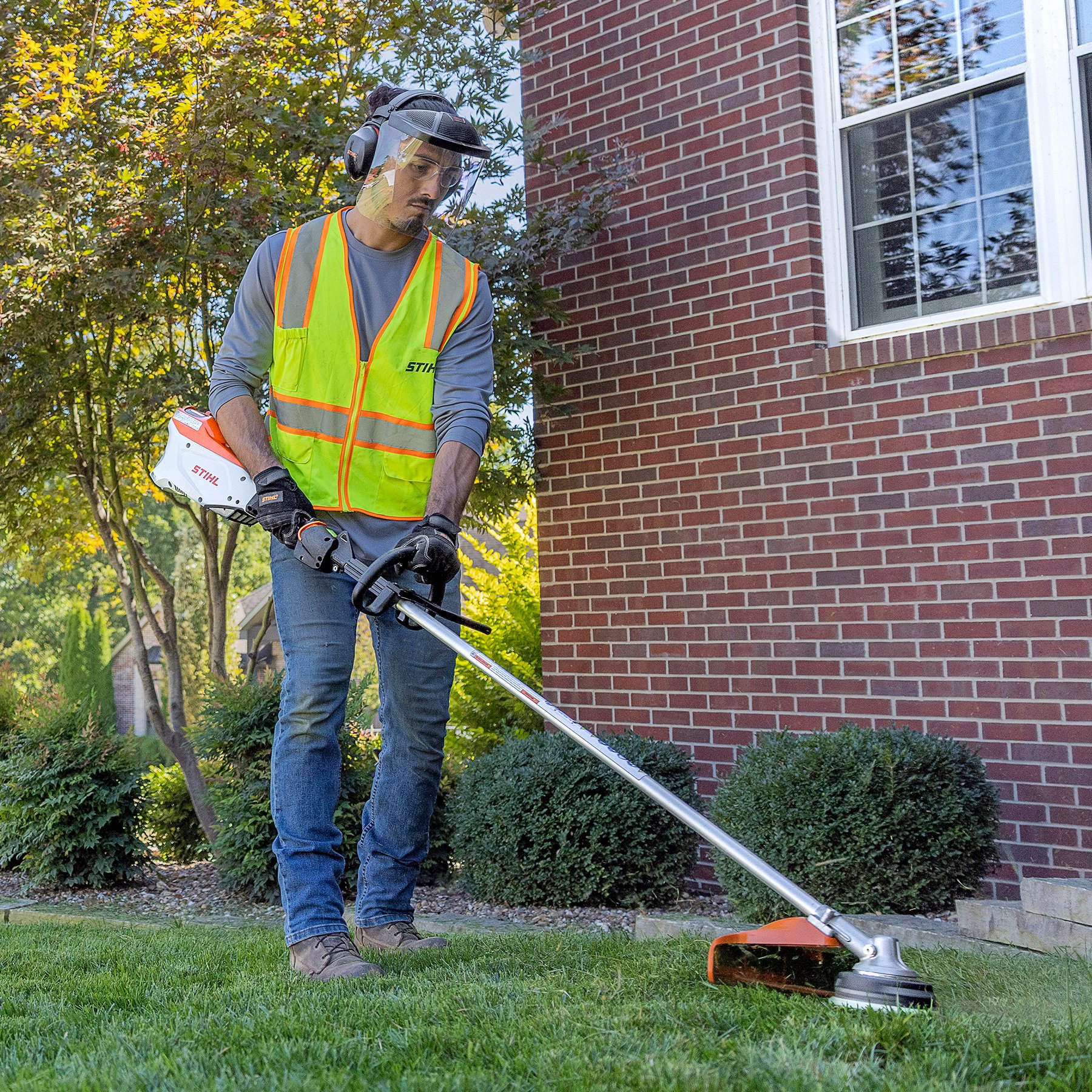 Alternate Image of STIHL FSA 135 R Battery Trimmer
