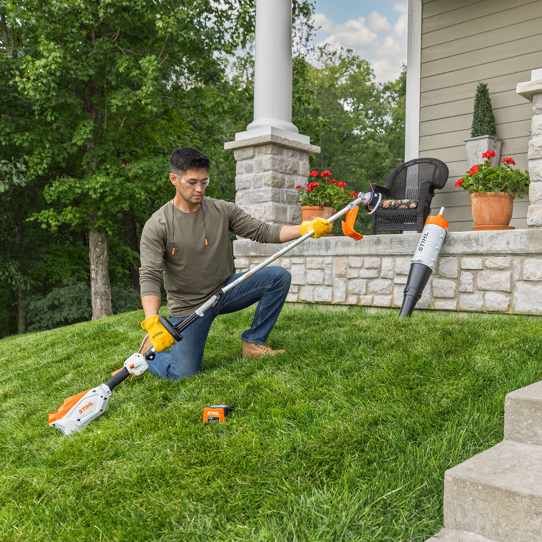 Alternate Image of STIHL FS-KM Line Head Trimmer KombiSystem Attachment
