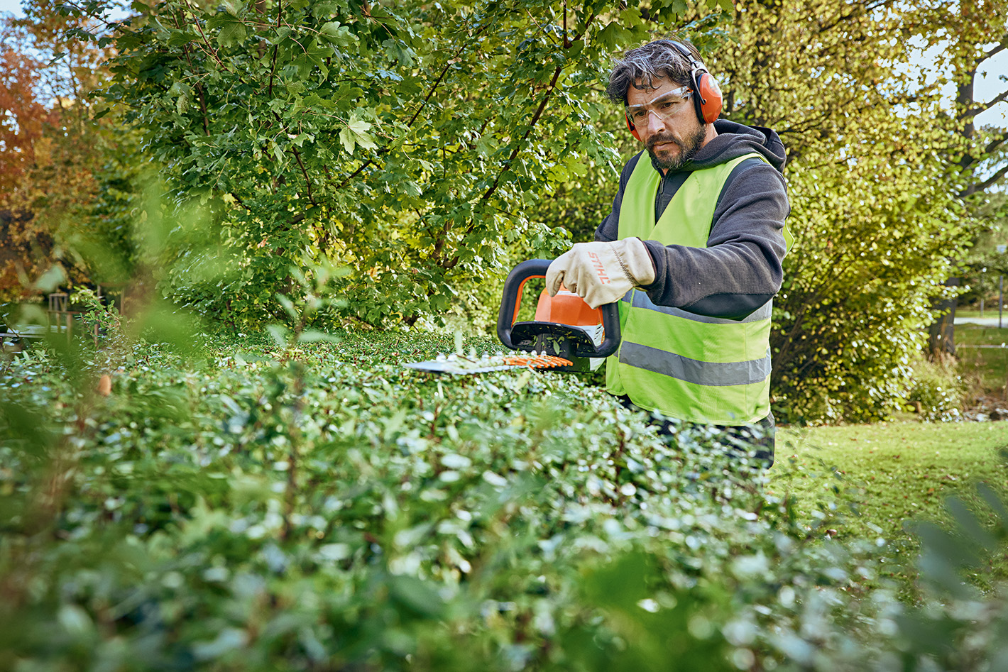 Alternate Image of STIHL HSA 100 Battery Hedge Trimmer