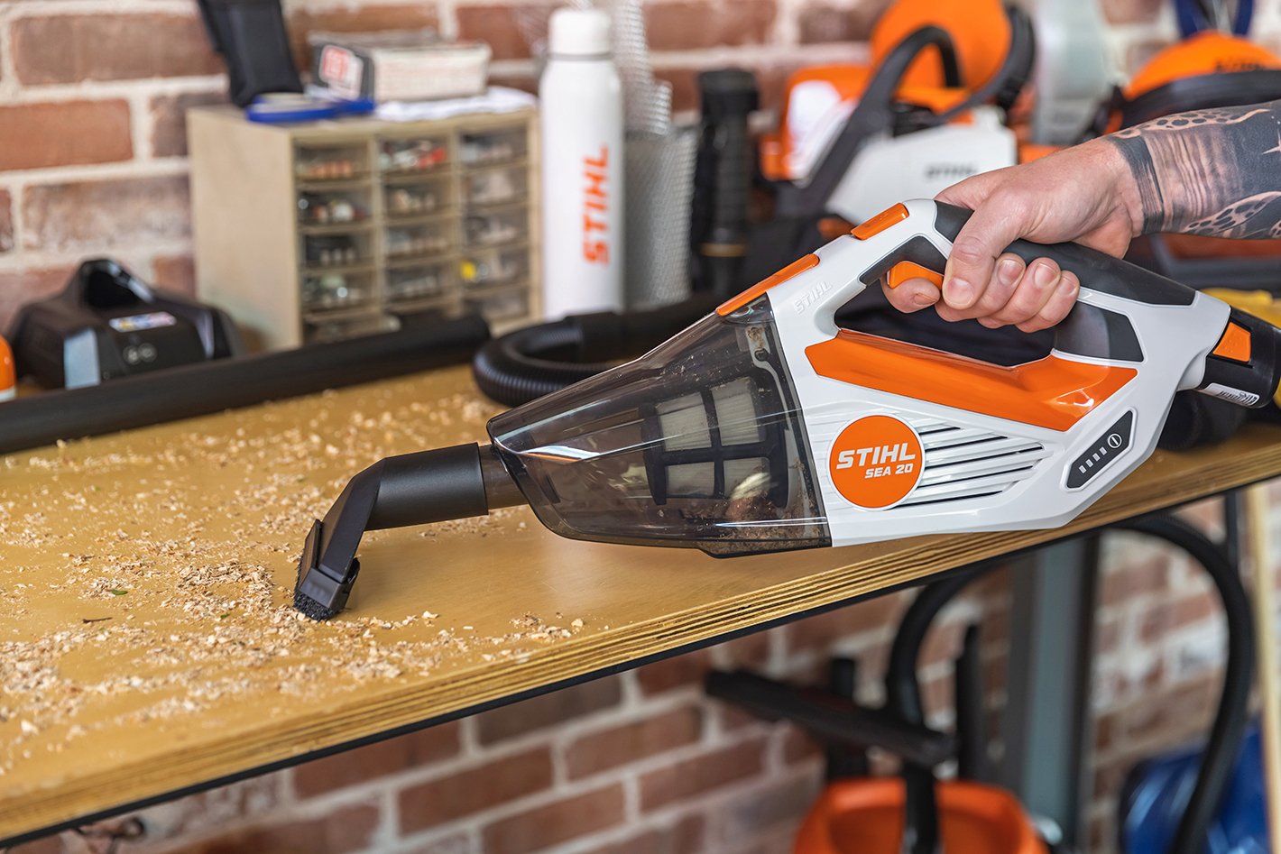 Alternate Image of STIHL SEA 20 Handheld Vacuum Battery Powered Vacuum